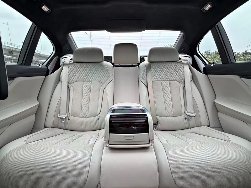 BMW 7 Series 2016 750Li xDrive Five-seater version interior photo 12
