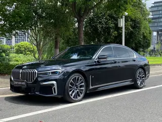 BMW 7 Series 2019 740Li xDrive Административный тип M Спортивный костюм экстерьер фото 1