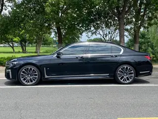 BMW 7 Series 2019 740Li xDrive Административный тип M Спортивный костюм экстерьер фото 3