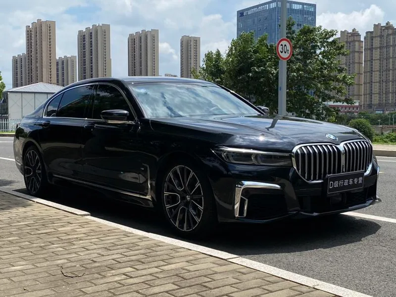 BMW 7 Series 2019 740Li xDrive Административный тип M Спортивный костюм экстерьер фото 4