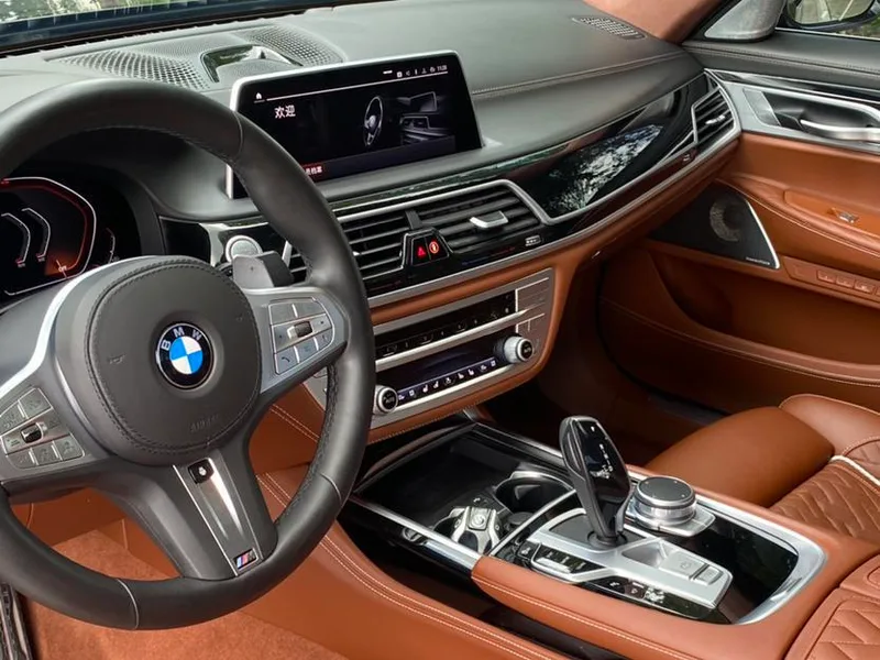 BMW 7 Series 2019 740Li xDrive Административный тип M Спортивный костюм экстерьер фото 7
