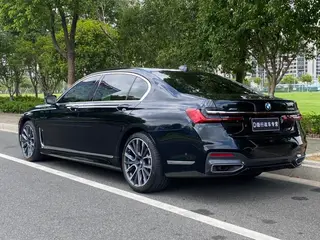 BMW 7 Series 2019 740Li xDrive Административный тип M Спортивный костюм интерьер фото 19