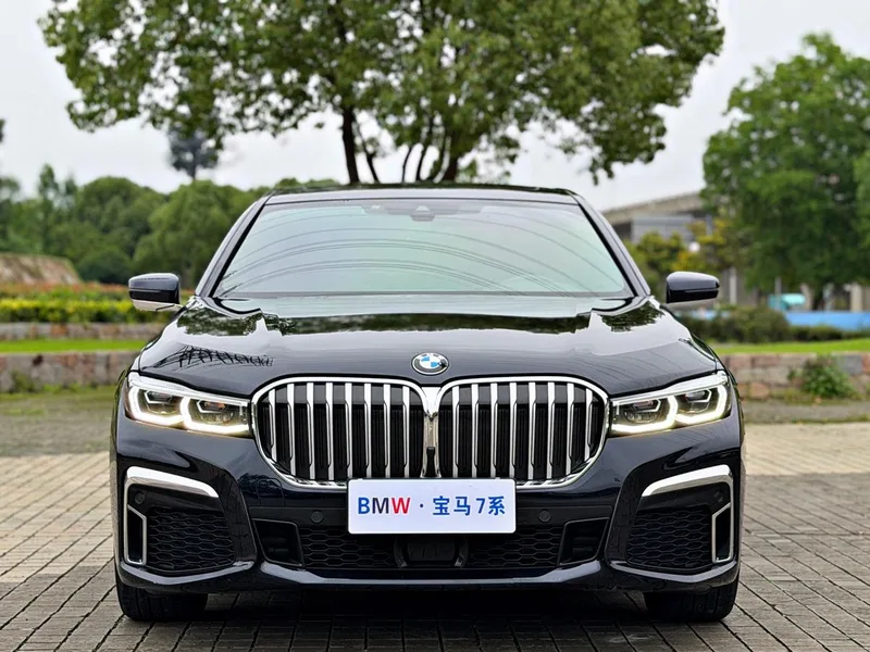 BMW 7 Series 2021 730Li M Sports suit exterior photo 2