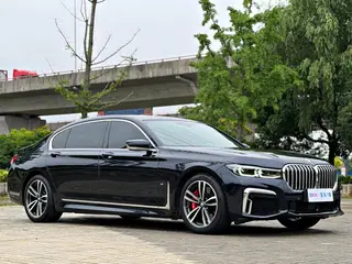 BMW 7 Series 2021 730Li M Sports suit exterior photo 3