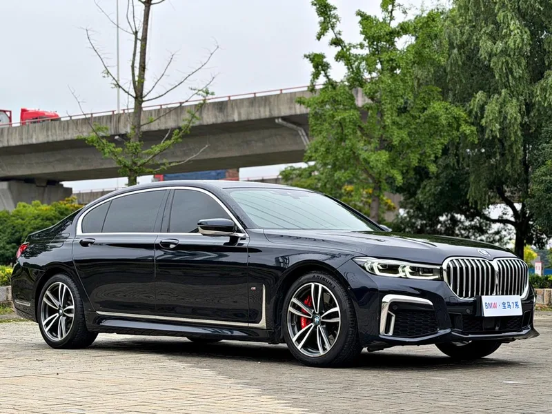 BMW 7 Series 2021 730Li M Sports suit exterior photo 3