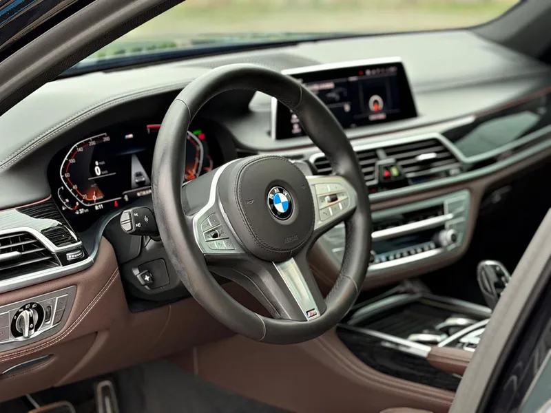 BMW 7 Series 2021 730Li M Sports suit exterior photo 4
