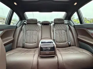 BMW 7 Series 2021 730Li M Sports suit interior photo 12