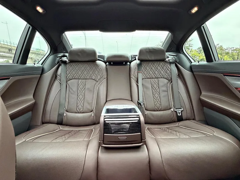 BMW 7 Series 2021 730Li M Sports suit interior photo 12