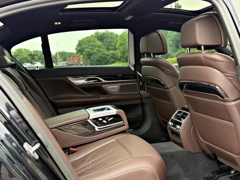 BMW 7 Series 2021 730Li M Sports suit interior photo 14
