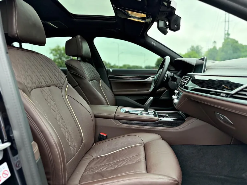 BMW 7 Series 2021 730Li M Sports suit interior photo 15