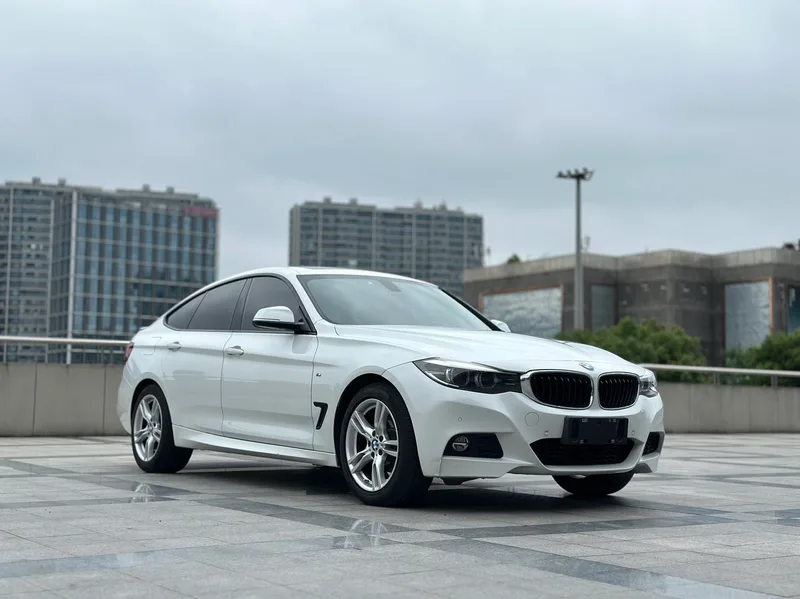 BMW 3 Series GT 2020 320i M Sports suit exterior photo 3