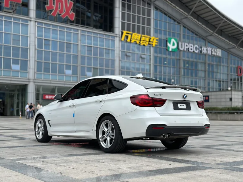 BMW 3 Series GT 2020 320i M Sports suit exterior photo 4