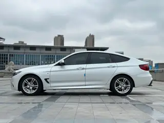 BMW 3 Series GT 2020 320i M Sports suit exterior photo 6