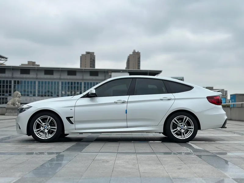 BMW 3 Series GT 2020 320i M Sports suit exterior photo 6