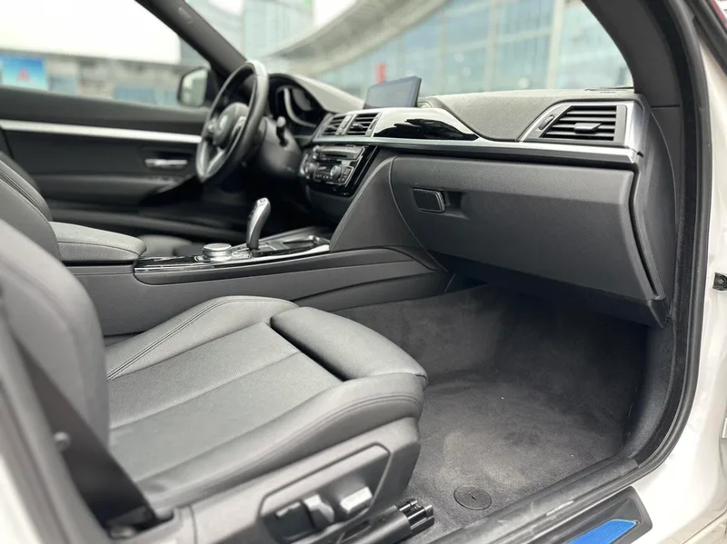 BMW 3 Series GT 2020 320i M Sports suit interior photo 11