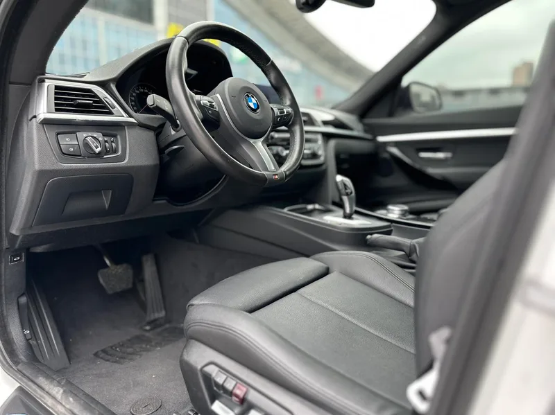 BMW 3 Series GT 2020 320i M Sports suit interior photo 12