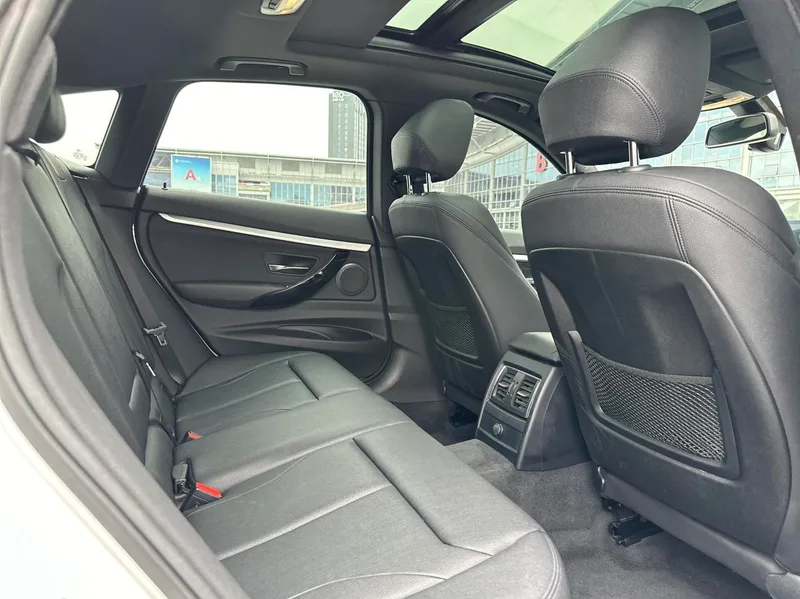 BMW 3 Series GT 2020 320i M Sports suit interior photo 13