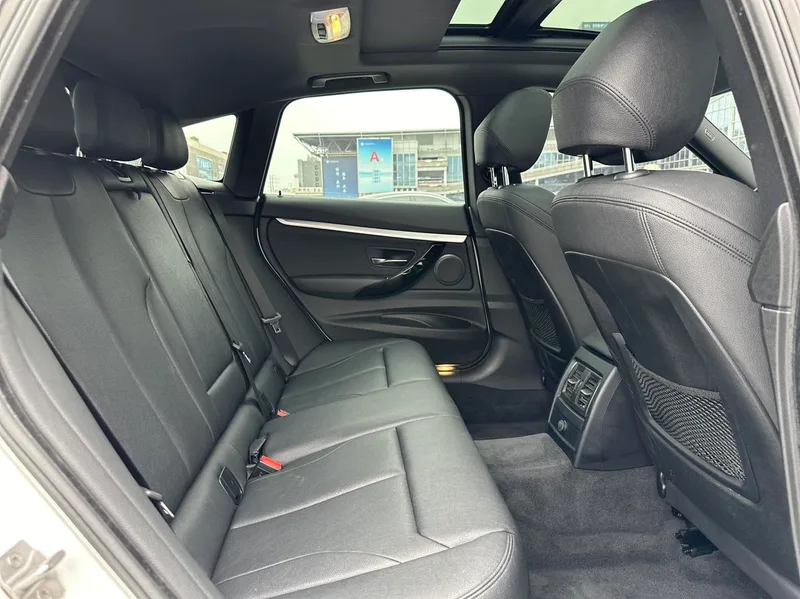 BMW 3 Series GT 2020 320i M Sports suit interior photo 15