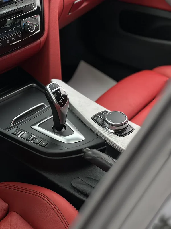 BMW 4 Series 2020 425i Gran Coupe M Sports Obsidian Night Edition interior photo 19