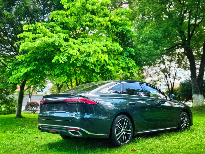 Geely Emgrand 2026 5th Gen 1.5T DCT Flagship exterior photo 5