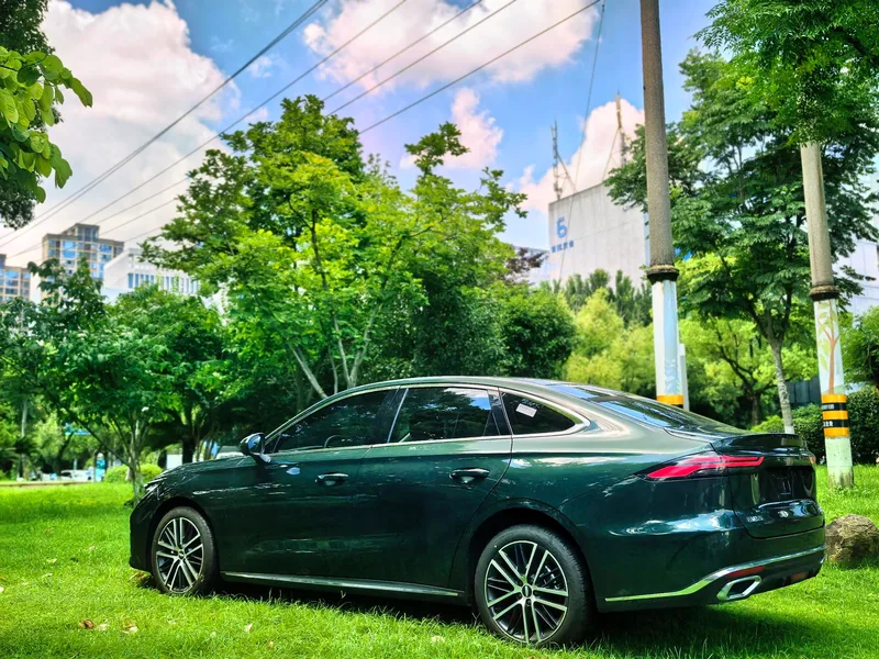 Geely Emgrand 2026 5th Gen 1.5T DCT Flagship exterior photo 6