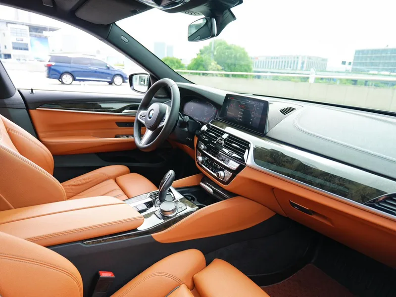 BMW 6 Series GT 2020 630i M Conjunto deportivo interior foto 9