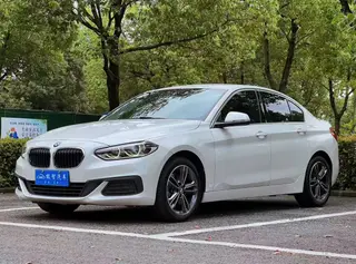 BMW 1 Series 2020 120i Модный тип