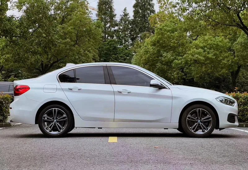 BMW 1 Series 2020 120i Fashionable exterior photo 4