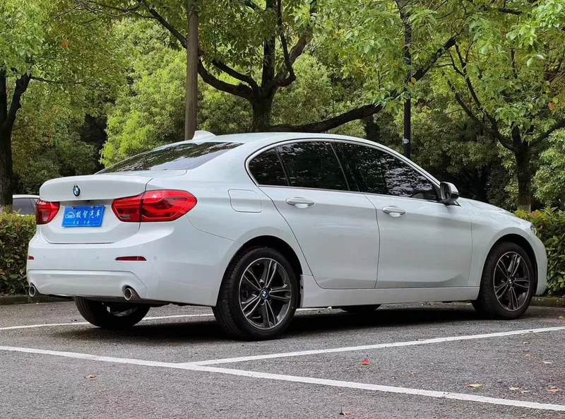 BMW 1 Series 2020 120i Fashionable exterior photo 5