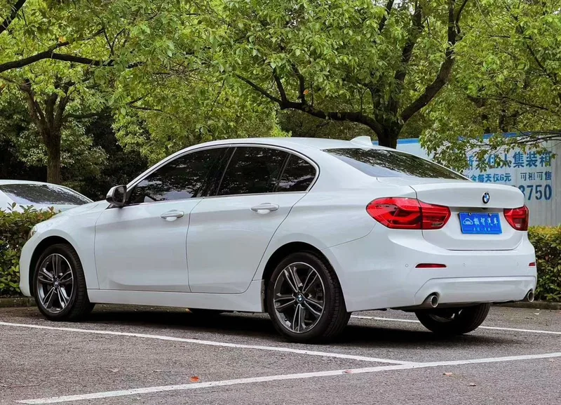 BMW 1 Series 2020 120i Fashionable exterior photo 7