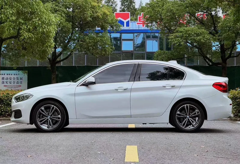 BMW 1 Series 2020 120i Fashionable exterior photo 8