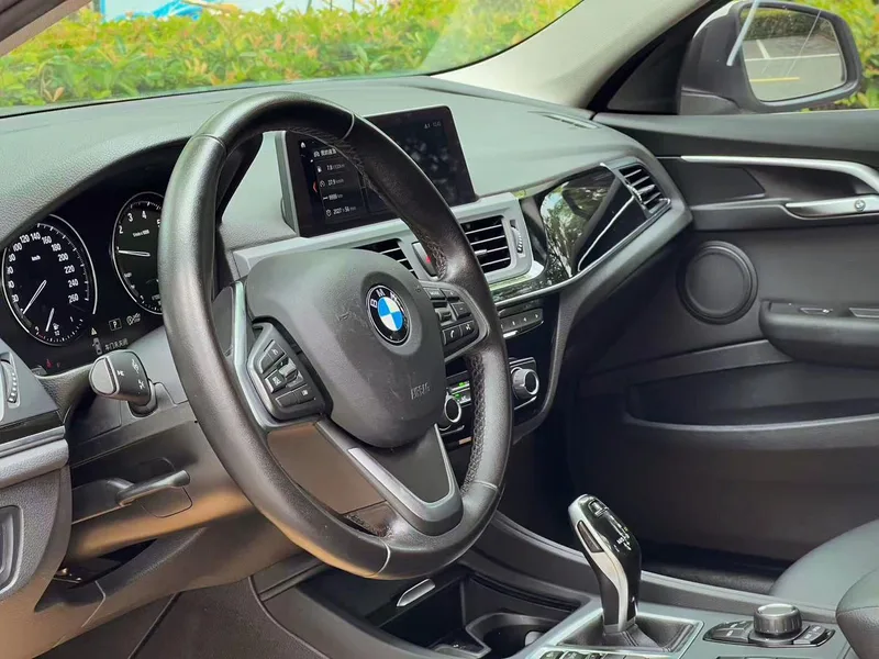 BMW 1 Series 2020 120i Fashionable interior photo 13