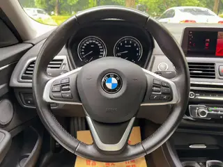 BMW 1 Series 2020 120i Fashionable interior photo 14