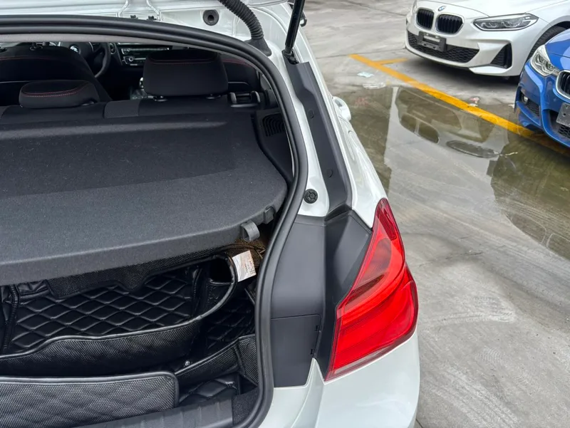 BMW 1 Series (Imported) 2015 120i Traje de diseño deportivo exterior foto 6