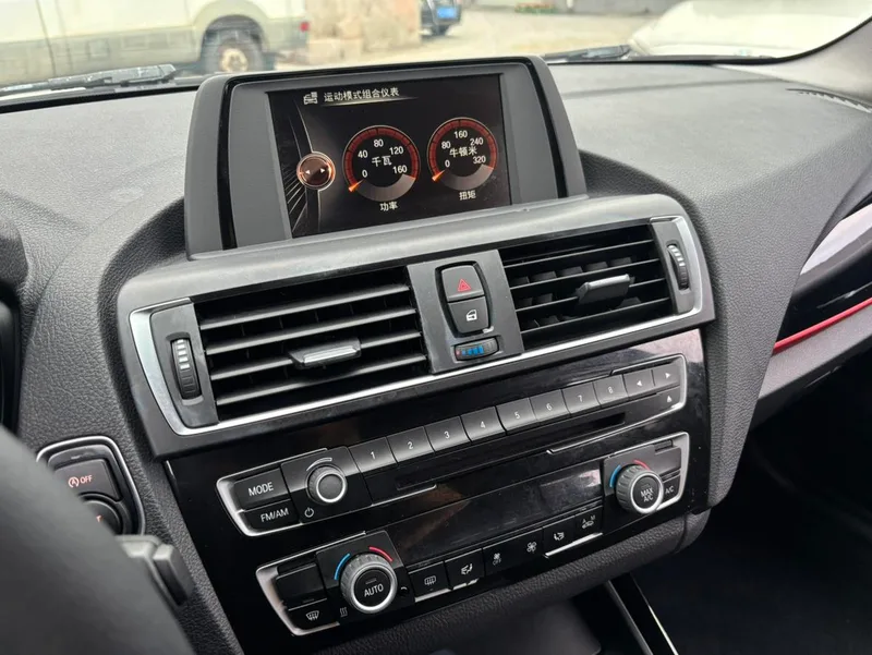 BMW 1 Series (Imported) 2015 120i Traje de diseño deportivo interior foto 11