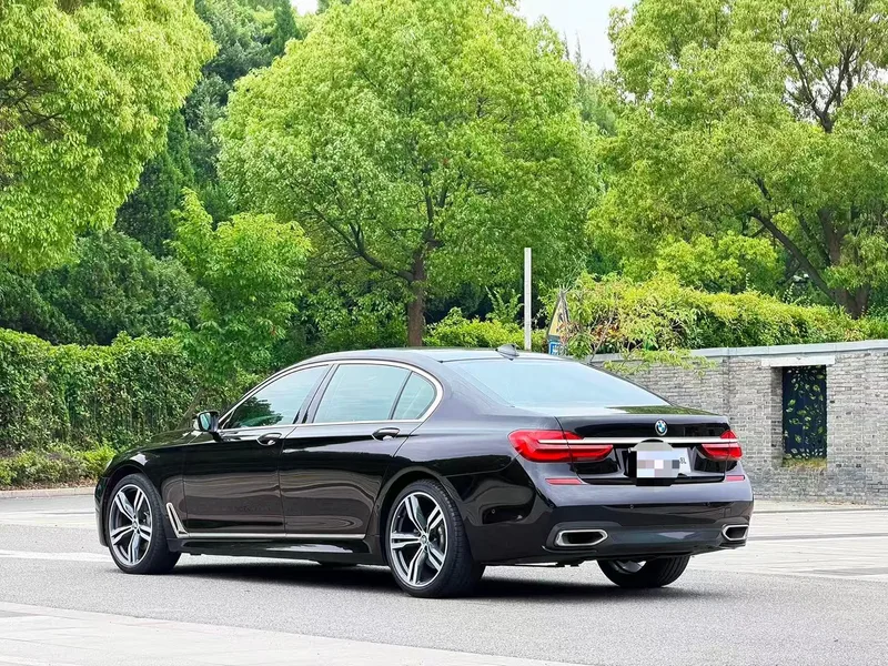 BMW 7 Series 2018 740Li xDrive Premium Class M Sports suit exterior photo 4