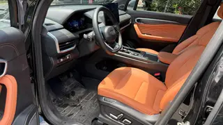 Geely Okavango L 2024 2.0TD DCT Modelo insignia exterior foto 7