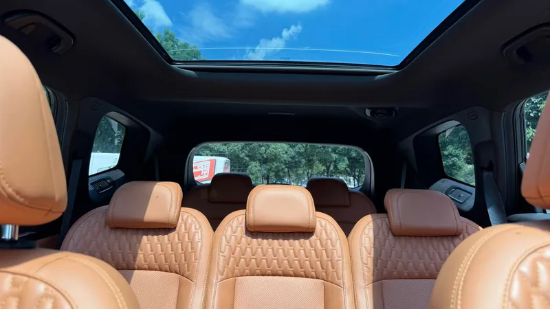 Geely Okavango L 2024 2.0TD DCT Modelo insignia interior foto 20