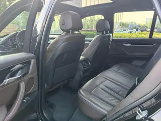 BMW X5 2017 xDrive35i Лидирующий интерьер фото 8
