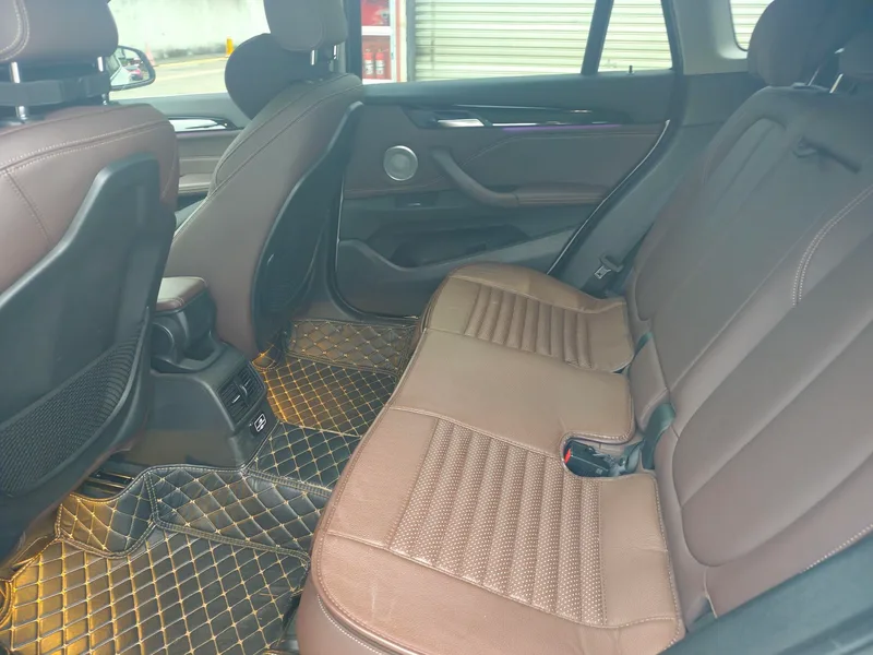 BMW X1 2021 sDrive25Li Líder interior foto 7
