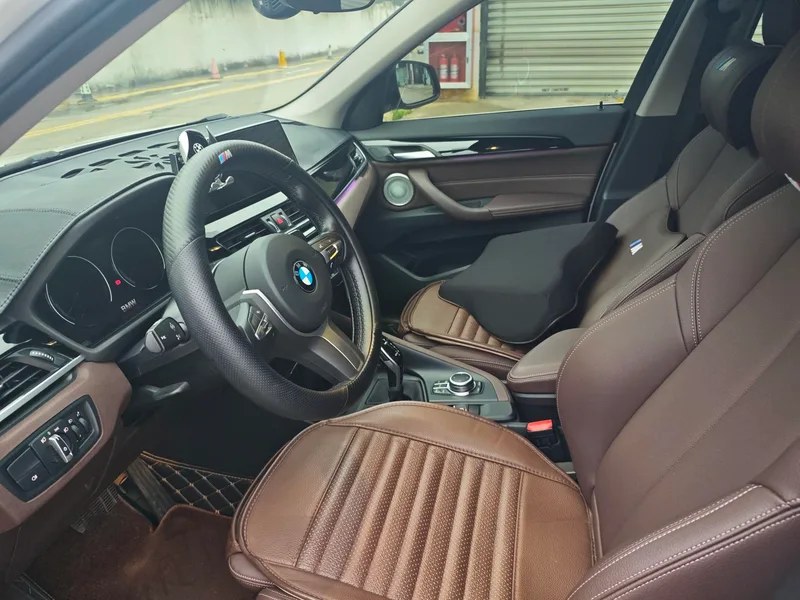 BMW X1 2021 sDrive25Li Líder interior foto 8