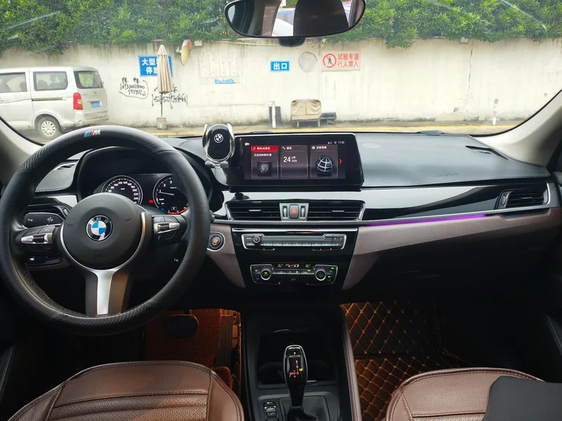 BMW X1 2021 sDrive25Li Líder interior foto 9