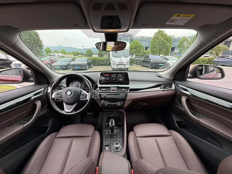 BMW X1 2020 sDrive25Li Leading Type interior photo 10
