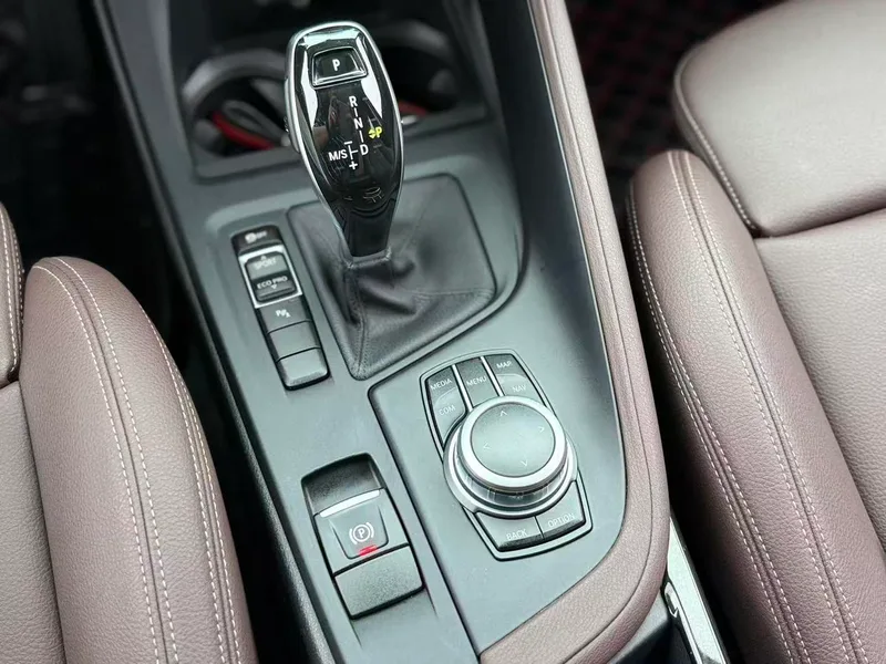 BMW X1 2020 sDrive25Li Leading Type interior photo 14