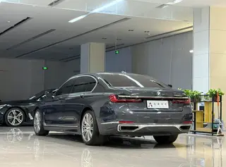 BMW 7 Series 2019 750Li xDrive V8 Роскошный набор интерьер фото 16