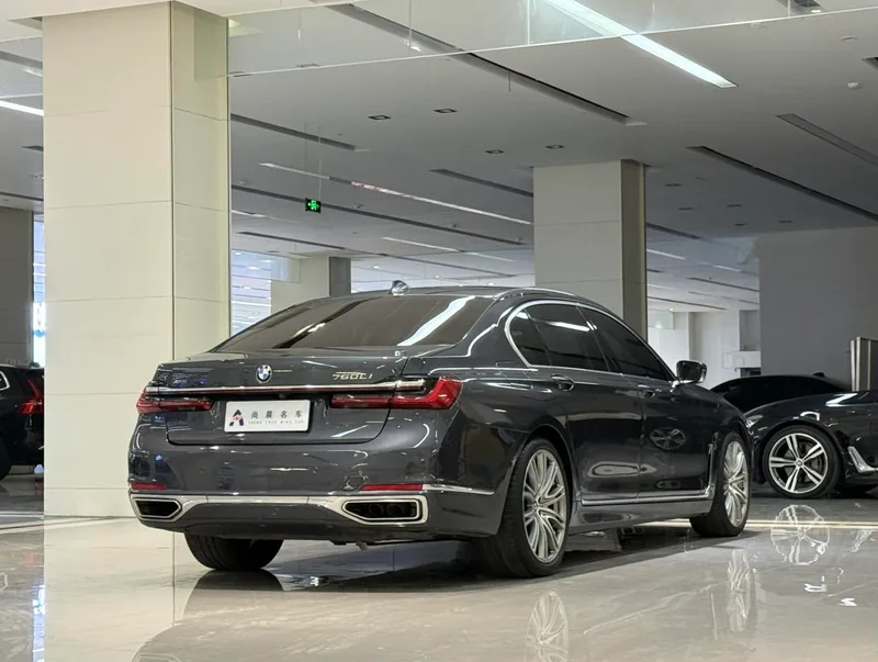 BMW 7 Series 2019 750Li xDrive V8 Роскошный набор интерьер фото 18