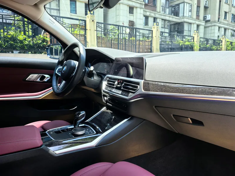 BMW 3 Series 2021 Restyling 325Li M Sports suit interior photo 9