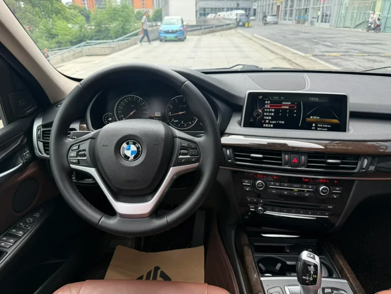 BMW X5 2015 xDrive28i interior photo 15