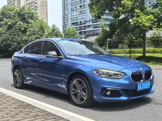 BMW 1 Series 2018 118i Sporty exterior photo 3