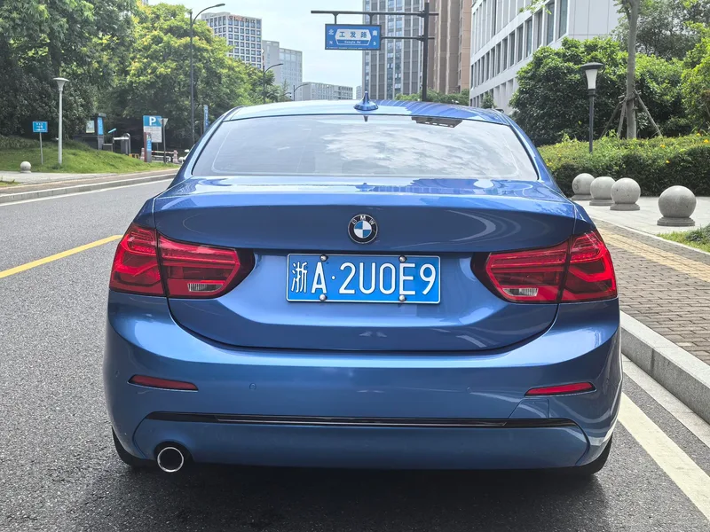 BMW 1 Series 2018 118i Sporty exterior photo 5